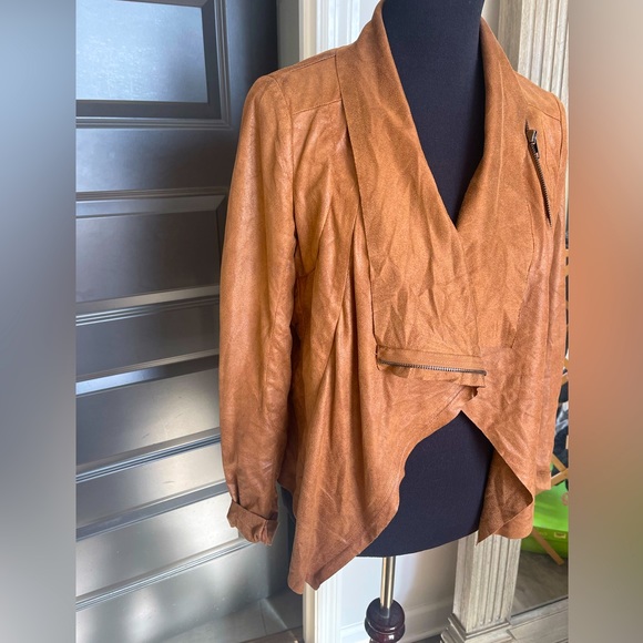 Gianni Bini Caramel Leather-Look Fabric Drapey Jacket. Sexy & Flattering! Size M - Picture 2 of 4